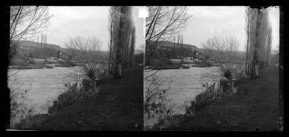 La Loue en regardant Port-Lesney.