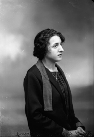 Jeune fille Armand Nicod. Nozeroy