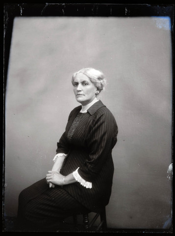 Portrait assis d'Anne Coutemoine.