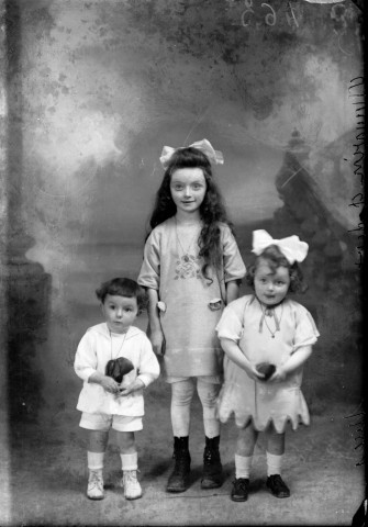 Trois enfants Chauvin, Pidoux. Mièges