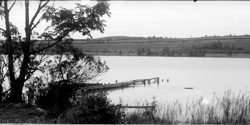 Un lac (Malbuisson ?)