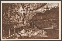 Grottes de Baume-les-Messieurs (Jura) - Salle des petits Lacs - Une Coulée de Stalactites (haut.80m)