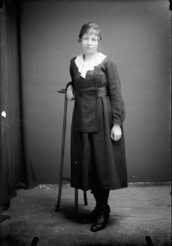 Jeune fille Alphonse Faivre. Trébief