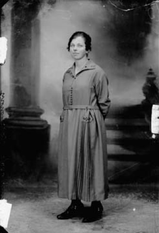 Femme Bourgeois. Charbonny