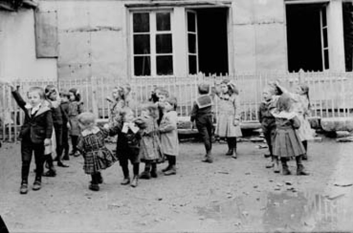 Jeux d'enfants. Ecole de Censeau