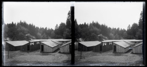 Exploitation de la forêt de la Joux par les soldats canadiens : campement en bois à Chevreuil.