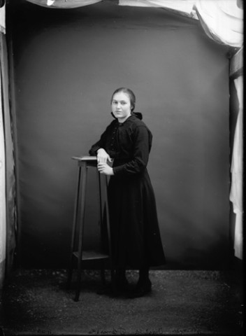 Mademoiselle Garnier, institutrice. Plénisette