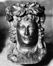 Pipe sculptée représentant la tête de Junon.