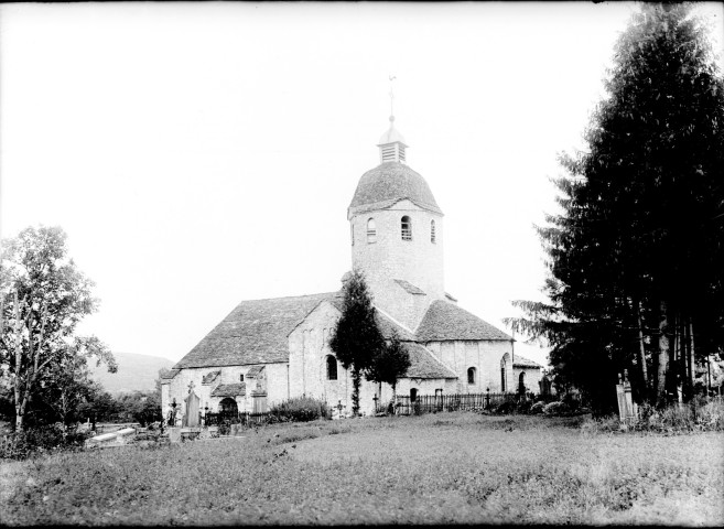 Vue d'ensemble de l'église de Saint-Hymetière