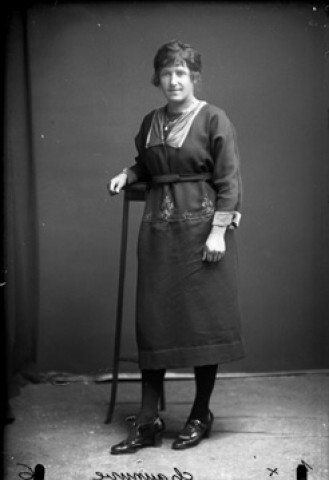 Une femme. Chaux-Neuve