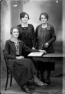 Trois femmes Petetin. La Favière