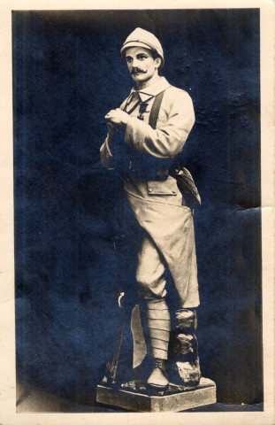 Soldat, 1914-1918. Statue représentant un soldat (1914-1918).