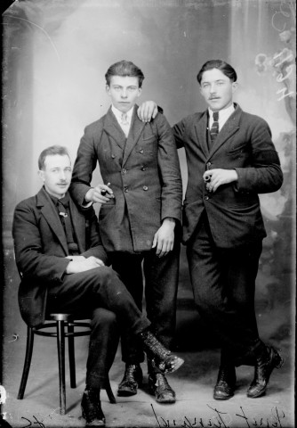 Trois hommes Fernand Perret. Doye