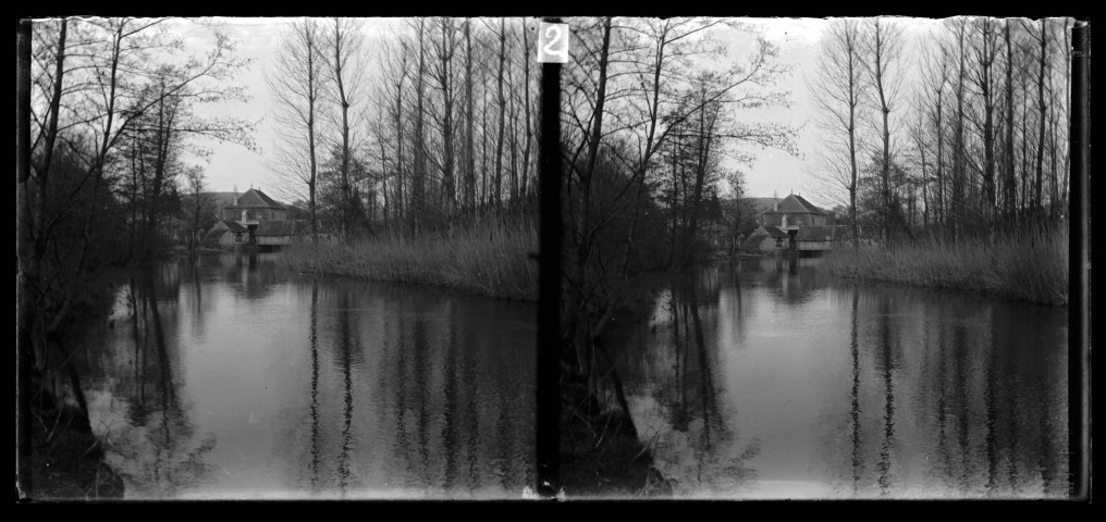 Moulin au bord de la Loue à Port-Lesney.