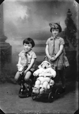 Trois enfants Gay. Nozeroy