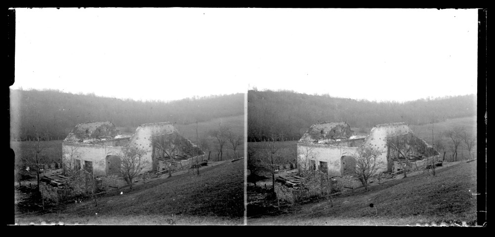 Grange incendiée près de Port-Lesney.