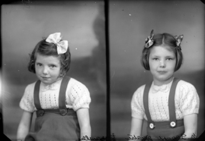 Identités. Perret Quatre. Essavilly