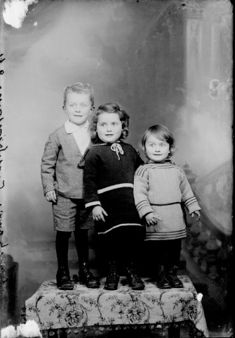 Trois enfants L. Froidefontaine