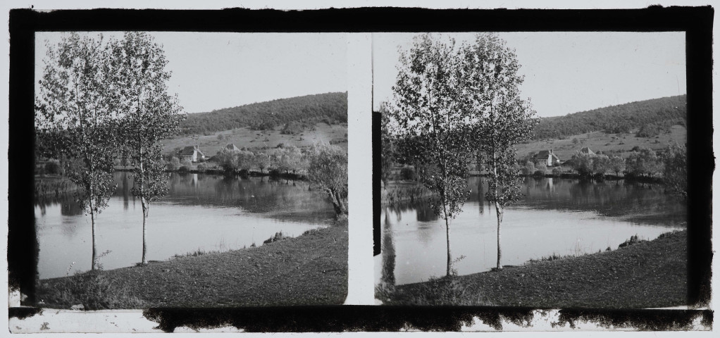 La Loue près de Port-Lesney et les fermes Bellefontaine.