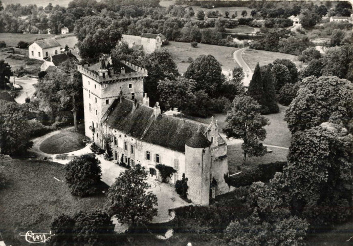 Rans (Jura). 11-218. Une vue aérienne, le château. Mâcon, imprimerie Combier.