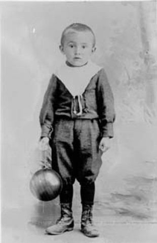 Enfant avec un ballon