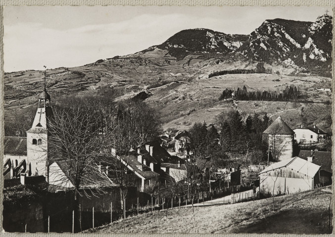 Salins-Les-Bains (Jura) - Saint-Maurice, La Tour ronde et le Mont Poupet