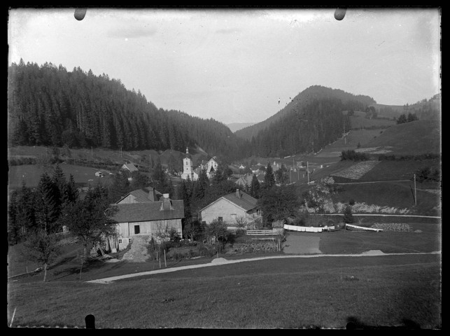 Vue générale des Gras avec église.