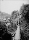 Moulin du Saut. Installation de tuyaux