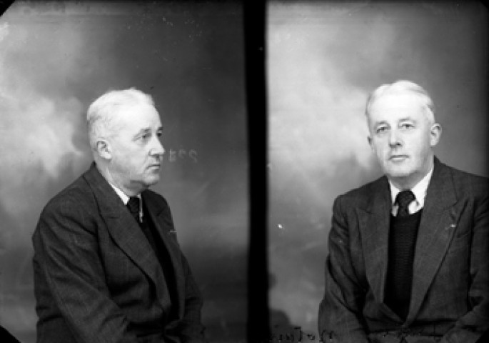 Identités. Isabey, Notaire