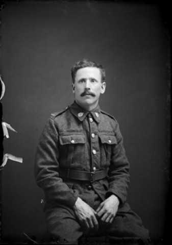 Un militaire canadien