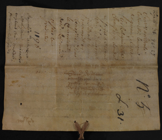 Sentence dans un conflit entre l'abbé de Saint-Oyend, le prieuré de Nantua et l'évêque de Genève pour le patronage de plusieurs églises et chapelles.