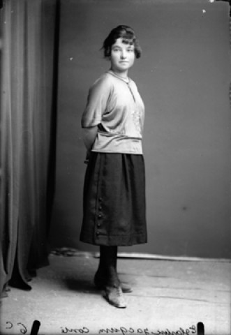 Eglantine Jacquin. Conte