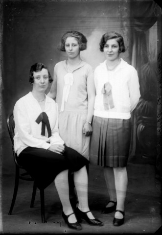 Trois jeunes filles Faivre. Billecul