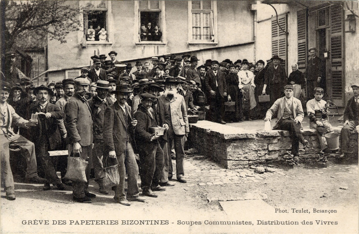 Grève des Papeteries Bizontines. Soupes communistes. Distribution des vivres. Besançon.