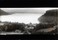 Le lac et le château de Chalain