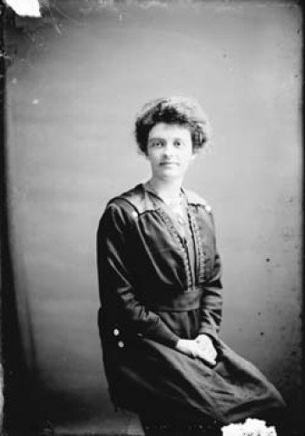 Une femme Vuez Remonez