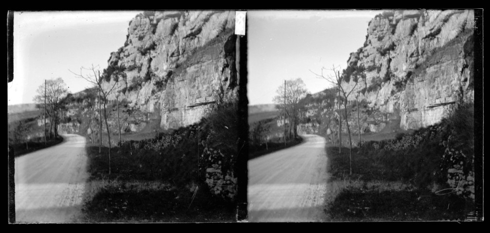 Route de la vallée de Saint-Joseph, vue prise en tournant le dos à Salins.