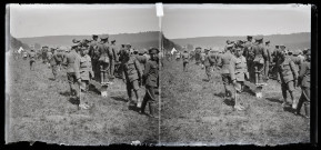 Fête canadienne entre Chapois et Le Larderet : soldats regardant les jeux.