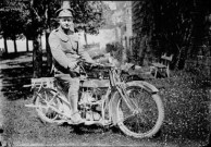 Militaire canadien sur sa moto