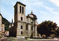Saint-Claude (Jura), alt. 440m. CI.286. La cathédrale basilique Saint-Pierre, l'ancienne église abbatiale forteresse (14ème au 18ème siècles), la façade (18ème siècle). Mâcon "cim" 25, Combier imprimerie.