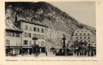 Morez (Jura). La Place du Marché, le Grand Hôtel de la Poste, la Rue des Jardins et la Roche de Trélarce.