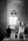 Enfant Lorje avec un chien. Percepteur