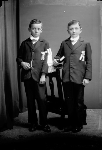 Deux communiants Courvoisier. Billecul