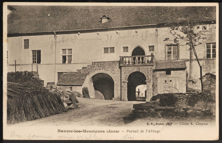 Baume-les-Messieurs (Jura) Portail de l’Abbaye (Berthaud Frères Paris – Cliché R. Chapuis) (1904)