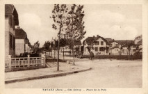 Tavaux (Jura). Cité Solvay et place de la Paix. Dole, Karrer.