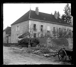 Pensionnat de jeunes filles rue du Tatet à Vers-en-Montagne vu côté rue.