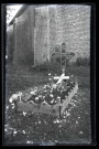 Tombe de Pauline Cordienne fleurie au cimetière de Vers-en-Montagne.