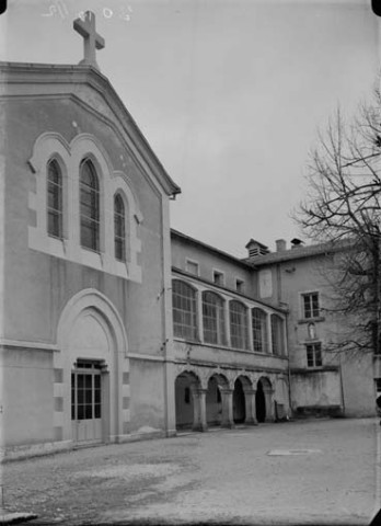 Façade de l'Asile du Sacré-Coeur de Marsonnas. Aromas