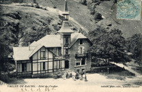 Baume-les-Messieurs (Jura). La Vallée et l'hôtel des grottes. Lons-le-Saunier, Aubert.