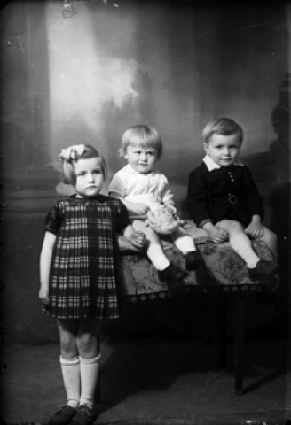 Trois enfants Louis Lhomme. Bief-du-Fourg